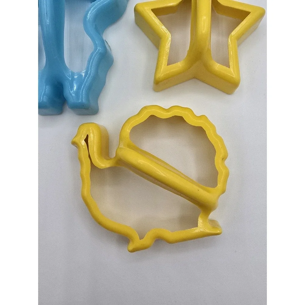 Vintage Lot of 3 HUTZLER Plastic Cookie‎ Cutters Santa Star Turkey